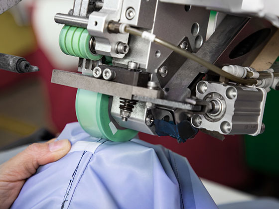 A worker is operating ultrasonic welding machine