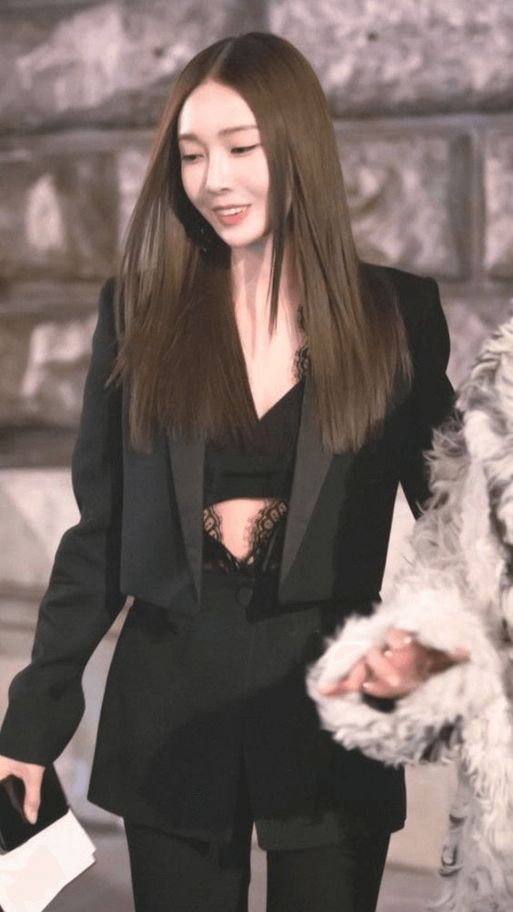 Jessica Jung wearing an all black suit