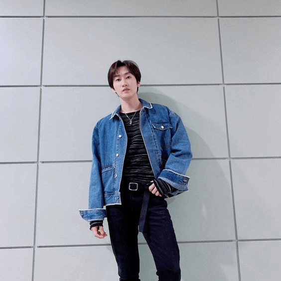 Eunhyuk of Super Junior wearing washed denim jacket and skinny jeans
